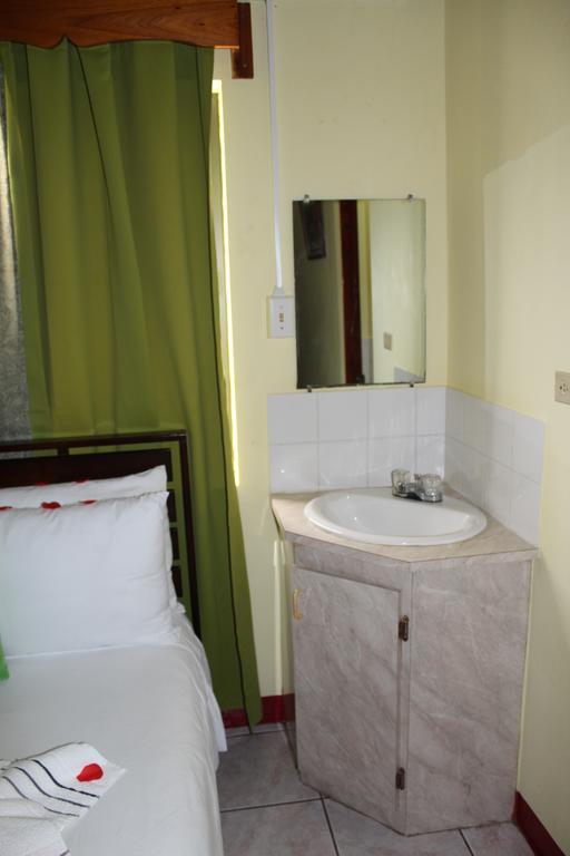 Belcove Hotel & Guesthouse Belize City Kültér fotó
